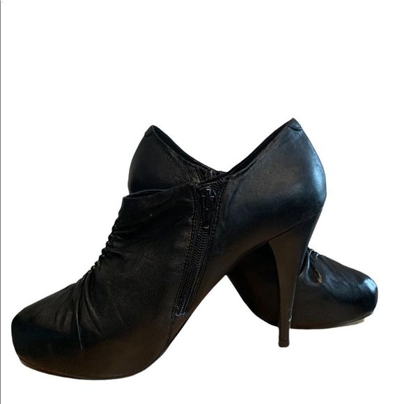 Black Steve Madden Leather Bootie Size 8.5 - Picture 2 of 5
